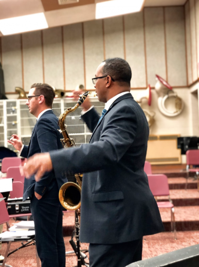 Goines instructs MHS students during a rehearsal with the 7:00 Jazz Band.