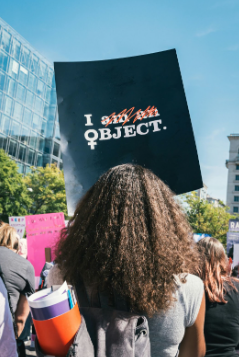 The phrase "I ain' an object" is one of many phrases made to counter the "your body, my choice" movement.. Photo found on Unsplash.